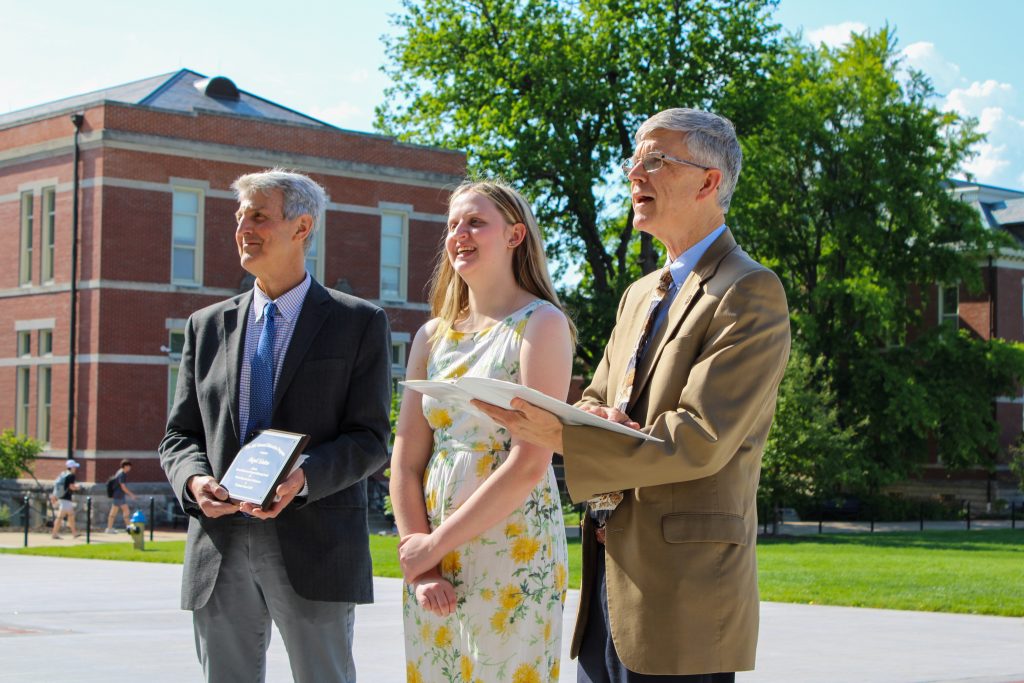 Abigail Schaben receives her Hesburgh award.